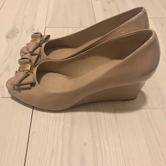 Tory Burch Peep-Toe Vinyl Nude Wedges - Size 8 - Picture 3 of 6